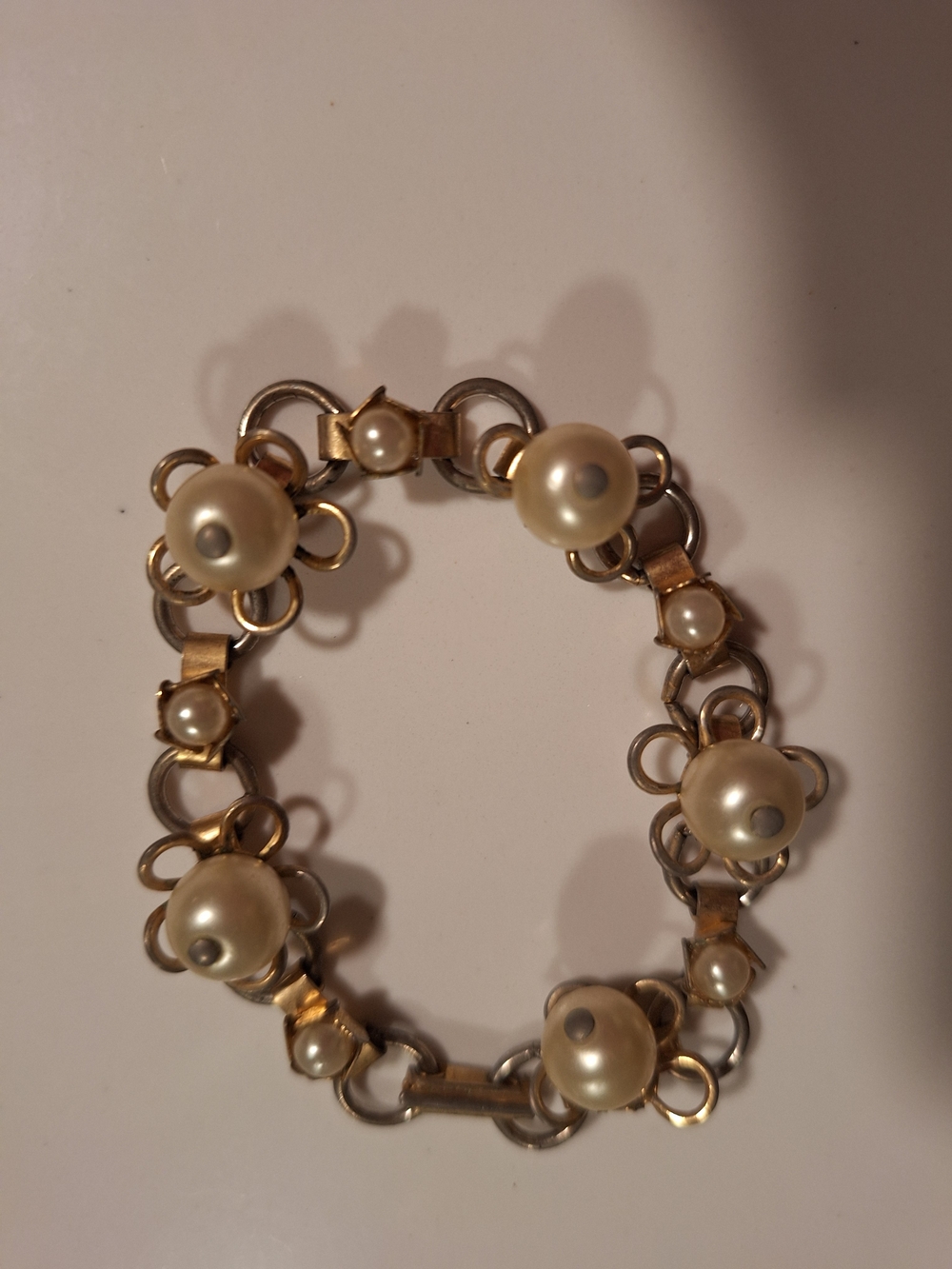 Elegant Vintage Pearl Cluster Bracelet - Gold Tone